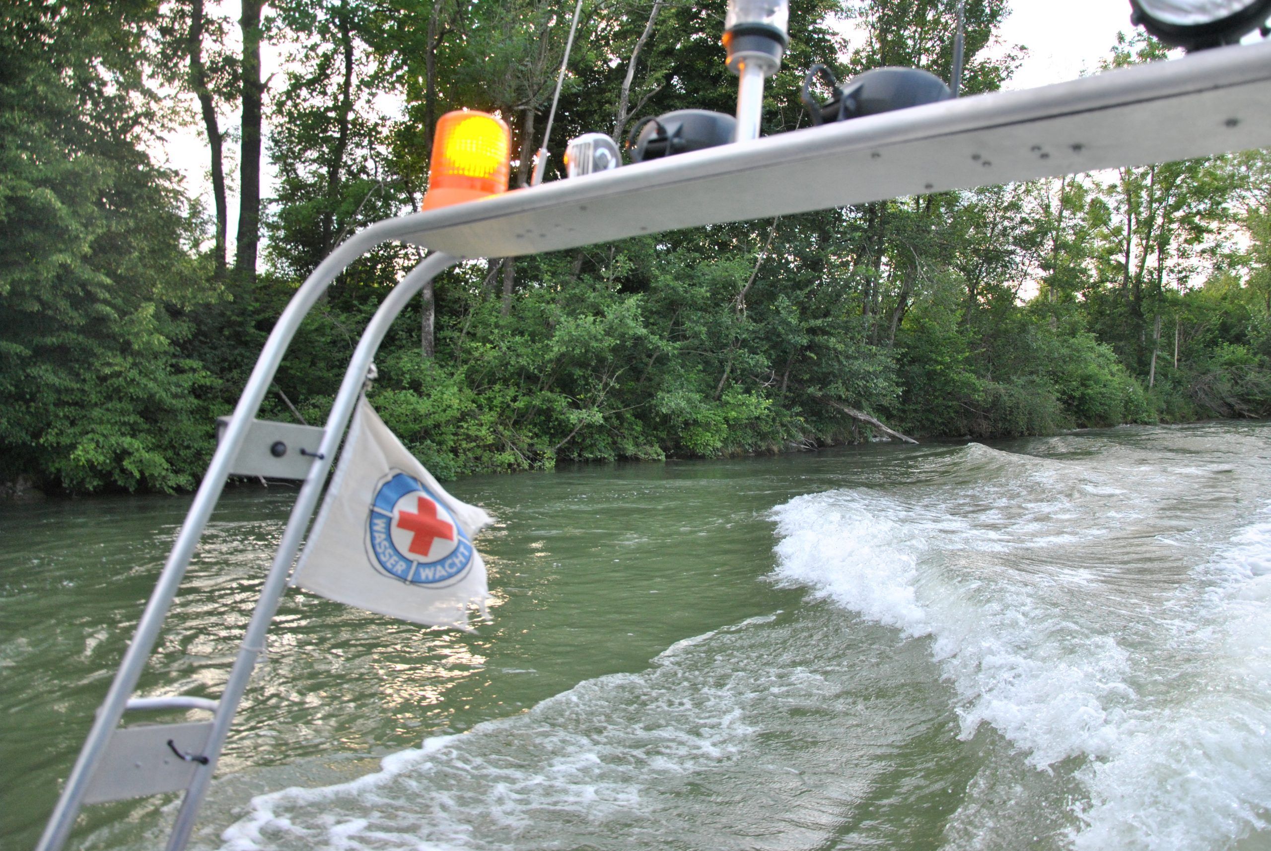 Motorrettungsboot Landsberg Lech Wasserwacht Einsatz BRK Fluss Rettung